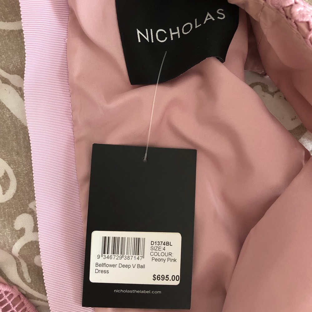 Nicholas Pink floral lace V-neck sheath Dress - Picture 6 of 8